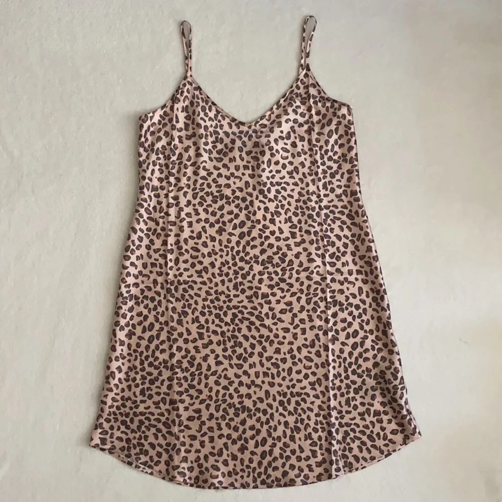 {NWT} UGG RTW | Theda Silk Slip Dress 90s Leopard Blush Animal Print (M 8-10) - Picture 15 of 15